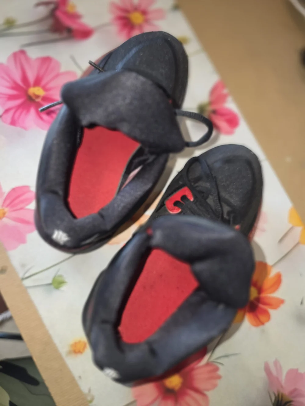 Nike Kids Black and Red Accent Sneakers - 1111 Detail